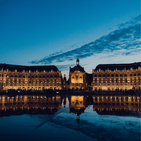 Enjoy the splendour of Bordeaux, with the historic centre only a short tram ride away 