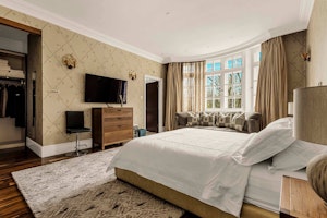 The Kensington Perspective image 14