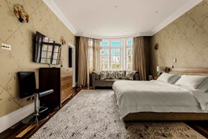 The Kensington Perspective image 9