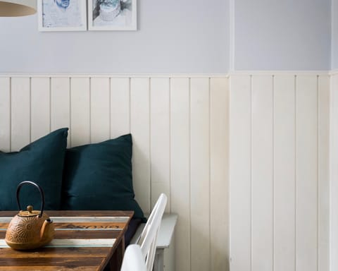 The white wall panelling