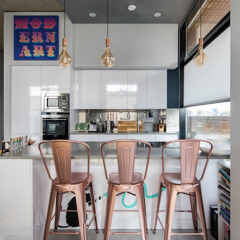 Pull up a chair at the breakfast bar and admire the chic industrial design as you tuck into your first meal of the day