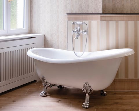 The old-fashioned bathtub