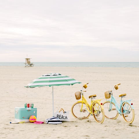 Stay just a ten-minute drive from the beach at Crystal Pier
