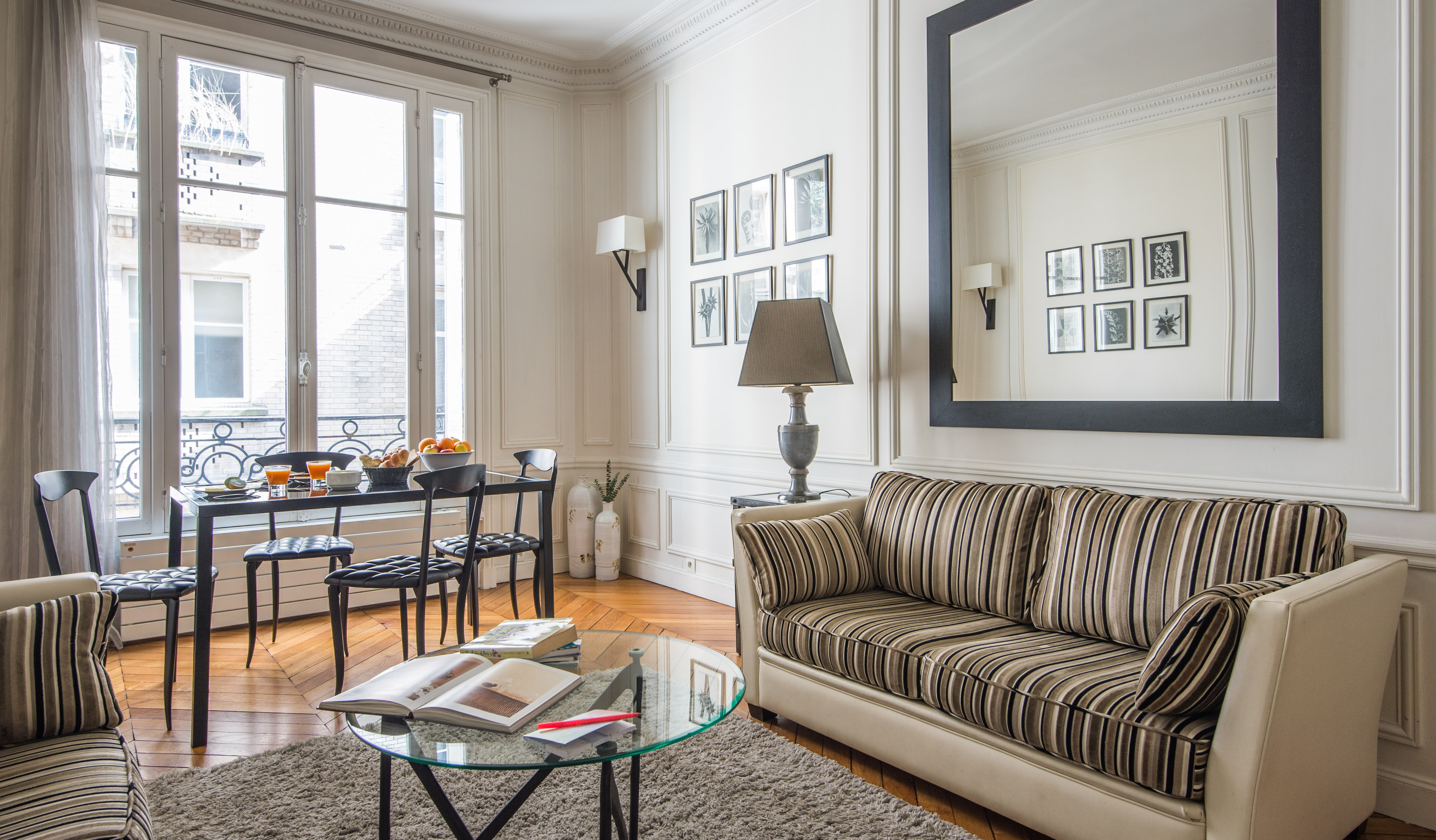 Lawn Views, Eiffel Tower, Paris Plum Guide