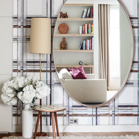 Chic wallpaper for a grown-up look