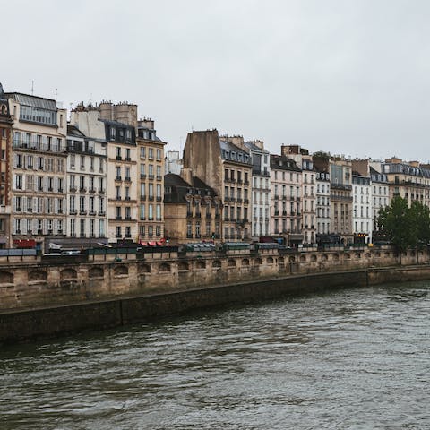 Seconds from the Seine & la Cité