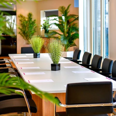 Host meetings or dinner parties in the boardroom 