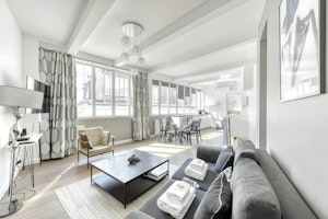 Montmartre Charms image 1