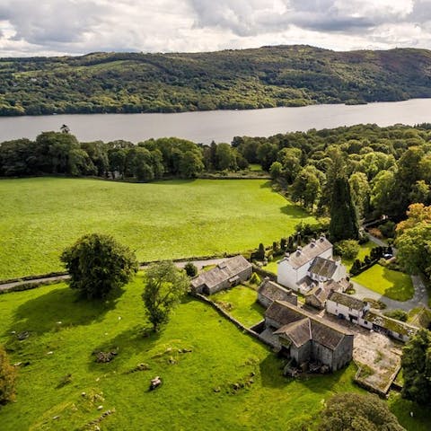 Stay in a country home five minutes' walk from the banks of Lake Windermere