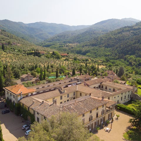 Stay in the charming hamlet of Castelfranco Piandiscò and explore the gorgeous Italian countryside 