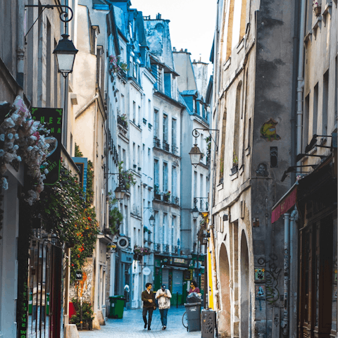 Stay in the central neighbourhood of Le Marais, with its incredible shopping and delicious restaurants
