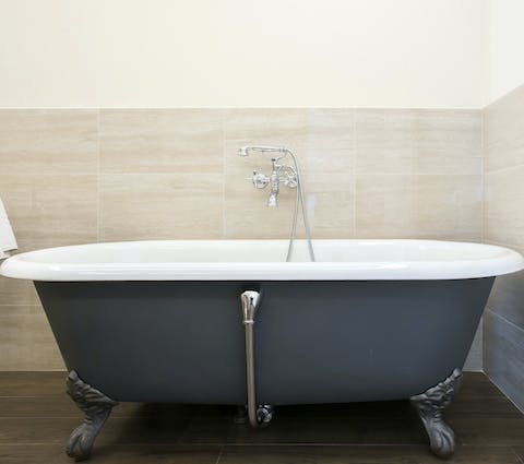 Take a relaxing soak in the elegant bathtub