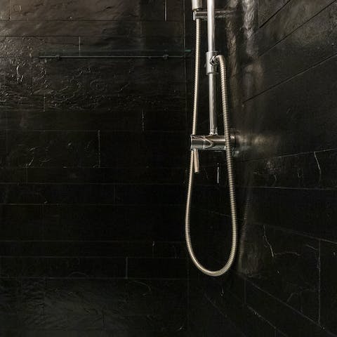 The wonderful black bathroom