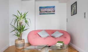 Montmartre's Villa image 3