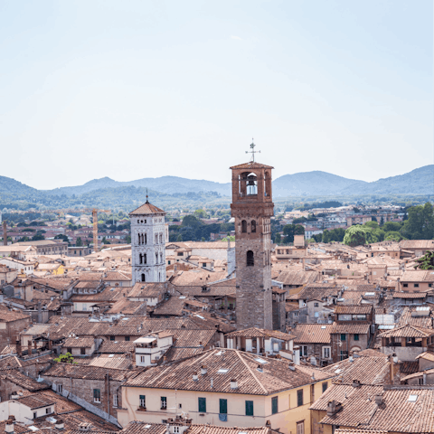 Visit the medieval city of Lucca, just a short drive away 