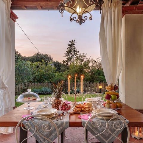 Entertain your guests and enjoy a meal on the outdoor dining area