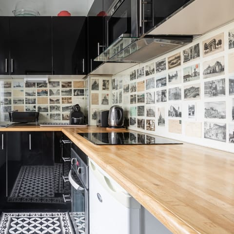 Cook up a storm in the sleek kitchen with the postcard backsplash