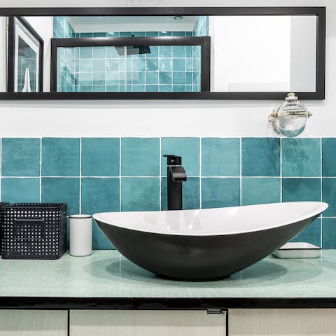 Contemporary bathroom in soothing blue palette