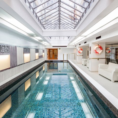sleek & spacious swimming pool