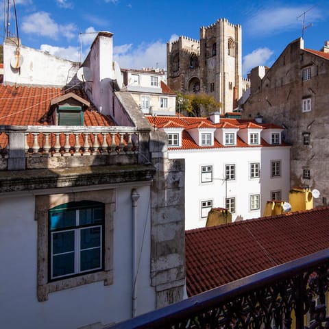 Enjoy the view of the Sé Cathedral from your home