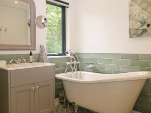 A Cosy Cottage image 6