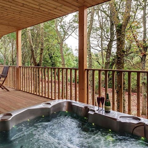 Pour a glass of your favourite tipple and unwind in the private hot tub