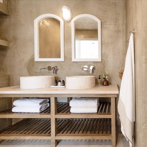 Pamper yourself in the stylish bathroom