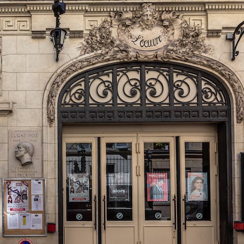 Explore Paris, starting with the vibrant theatre district on your doorstep