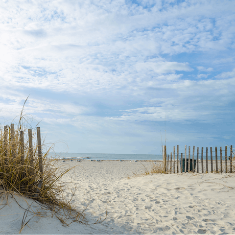 Walk to the beach in just eight minutes