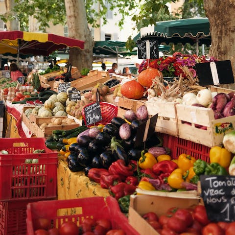 Immerse yourself in the French culture through the discovery of the local Farmer's Markets