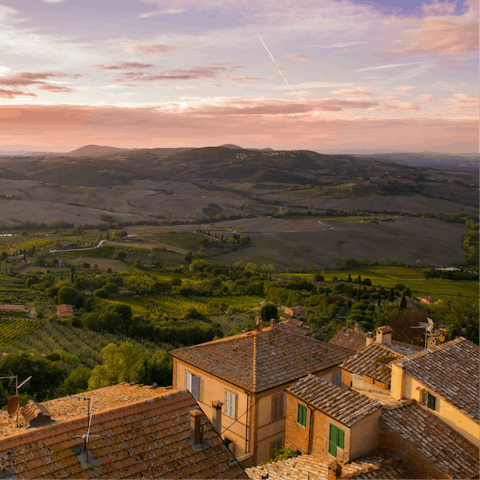 Discover Montepulciano and its famous wines, a short drive from your doorstep