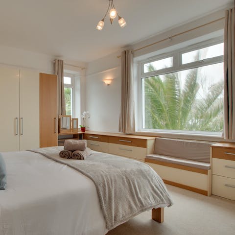 Wake up after a restful sleep to a beautiful sea view from your bedroom window