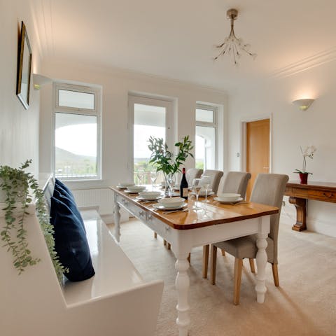 Spend evenings in the bright dining room, eating dinner, playing games, and enjoying drinks