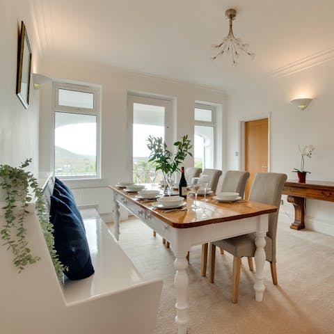 Spend evenings in the bright dining room, eating dinner, playing games, and enjoying drinks