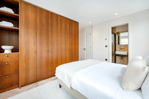 London Serenade image 12