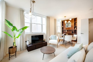 London Serenade image 10