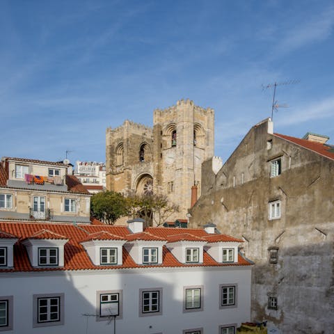 Take in the awe-inspiring views of Sé de Lisboa from the comfort of your flat