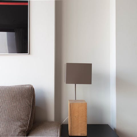 This minimalist floor lamp