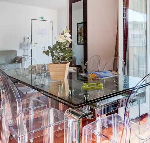 Sit down for pasta in the elegant ghost chairs around the sleek glass table