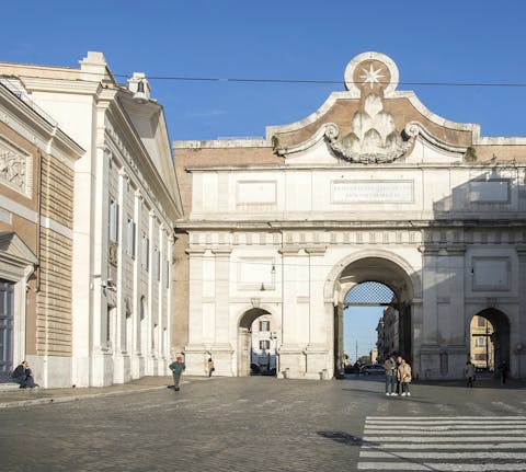 Visit the Piazza del Popolo around the corner