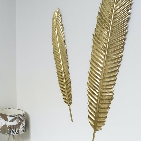 Decorative metal feathers