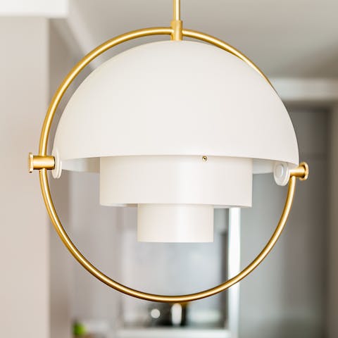This art-deco-inspired lamp