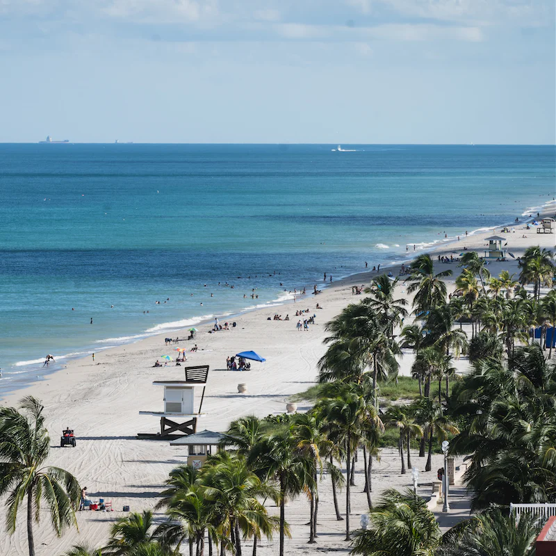 Stay just five minutes away from Hollywood Beach, Florida
