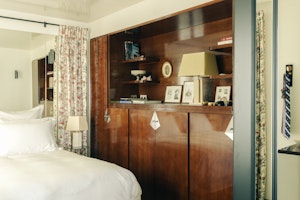 Vintage Velvet image 8