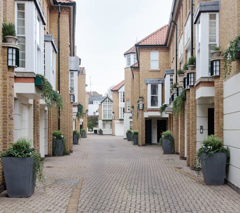 Enjoy peace and quiet in the gated community right in the heart of Chelsea