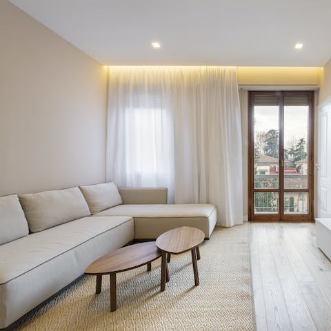 Kick back on the comfortable sectional with a glass of Italian wine after a day of sightseeing