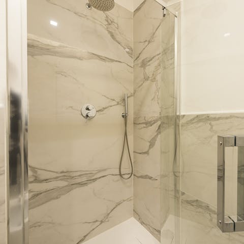 Start mornings with a luxurious soak under the marble bathrooms' rainfall showers