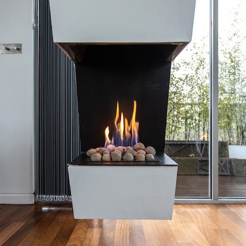 A suspended gas fireplace