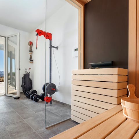 Work out in the gym before a detox in the private sauna