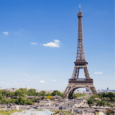 Stay just a five-minute walk away from the Eiffel Tower